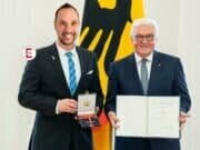 Bundespräsident verleiht Bundesverdienstkreuz an Eronite